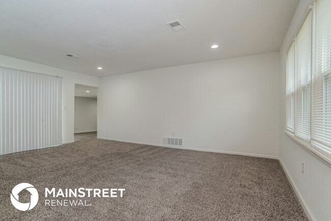 7411 NW Oak Dr, Kansas City, MO 64152 - photo 5