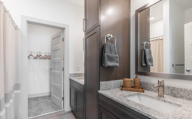 Tidewater Apartments | Primary Bathroom