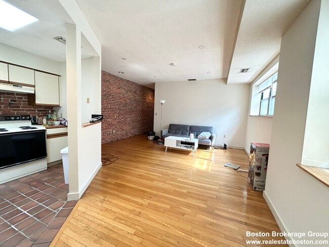 73 Gainsborough St unit 302W, Boston, MA 02115 - photo 5