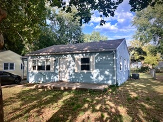 138 Wire Ave, Haysville, KS 67060