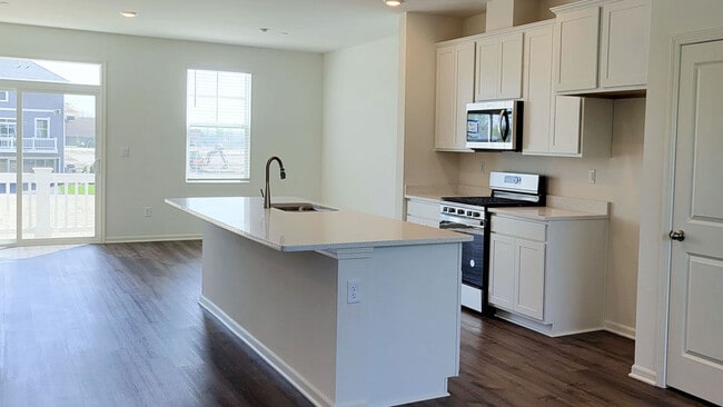 563 Yosemite Way, Mundelein, IL 60060 - photo 6