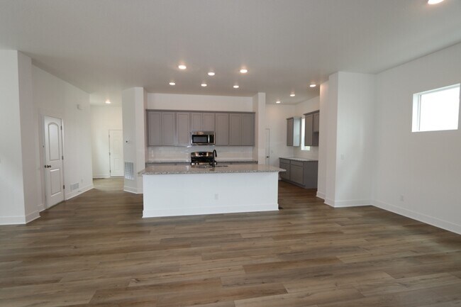 20924 E 62nd Ave, Aurora, CO 80019 - photo 3