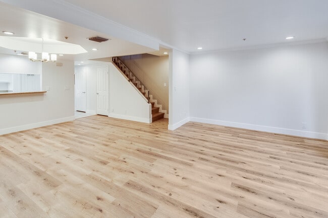 321 W Dryden St unit 4, Glendale, CA 91202 - photo 3