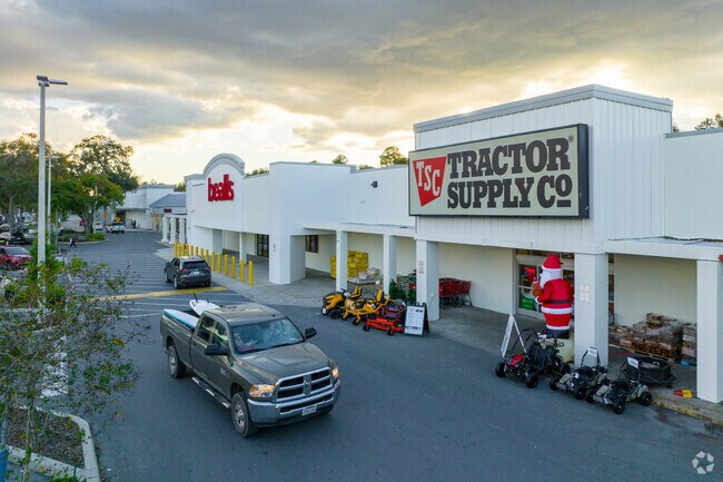 With plenty of retail shops, Dunnellon has everything you could need.