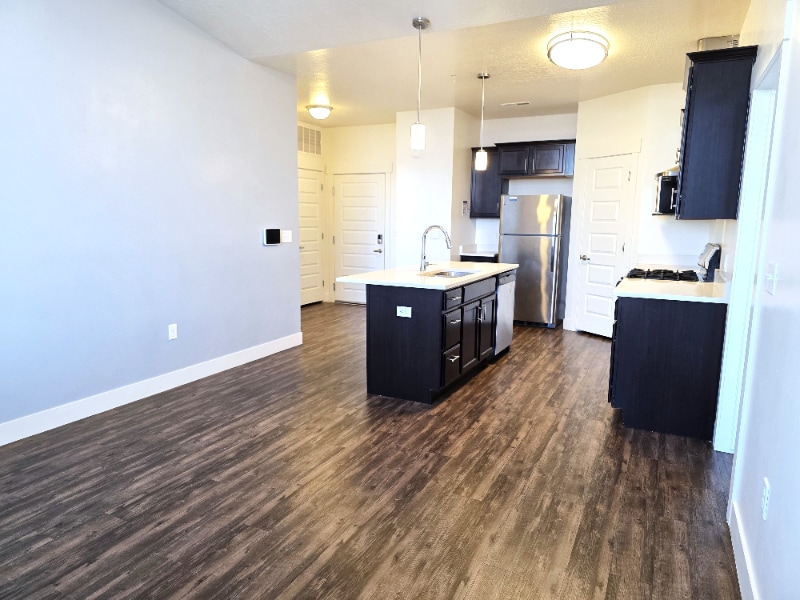 196 W Vine St unit A620, Murray, UT 84107 - photo 1