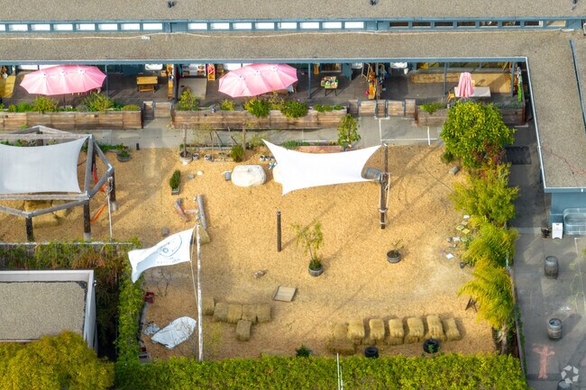 Golestan/Tehiyah Day School  offers plenty of fun after school activities.