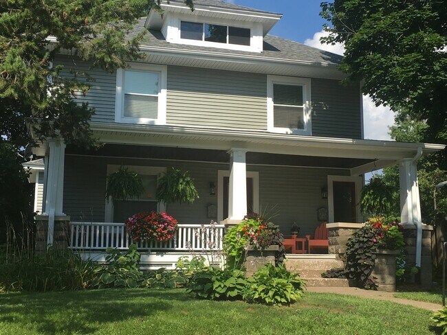 2608 Leclaire St unit Main, Davenport, IA 52803 - photo 2