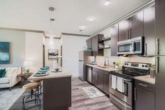 11010 Northlake Landing Dr, Charlotte, NC 28216