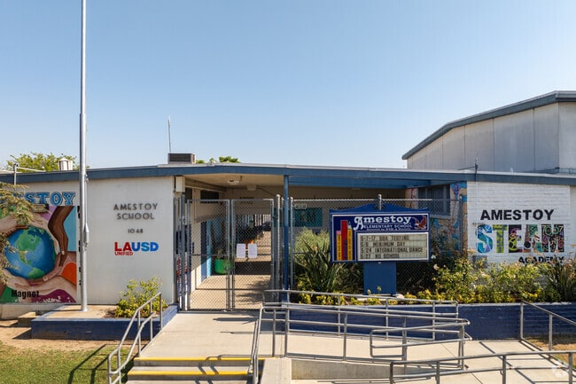 Amestoy Elementary School is a Dual Language Japanese School.