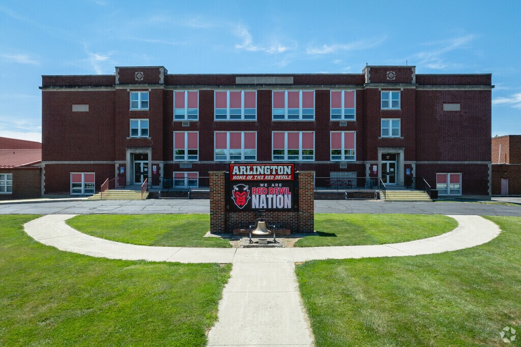 Arlington High School welcomes new students.