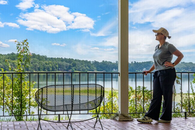Alfred B. Maclay Gardens State Park has spectacuclar views of Lake Hall.