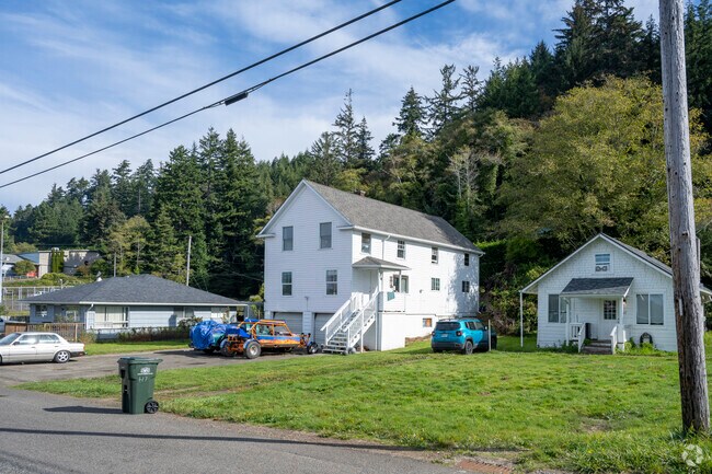 There are plenty of large homes throughout the Gardener neighborhood.