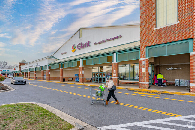 The Giant in Collington Plaza provides Grovehurst residents with all their grocery needs.