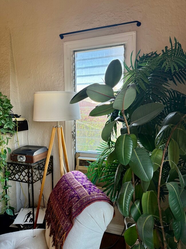 1611 Talmadge St unit Upstairs Unit 3, Los Angeles, CA 90027 - photo 6