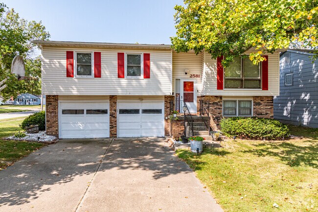 Split-level design is a popular style in Decatur's Greenlake community.