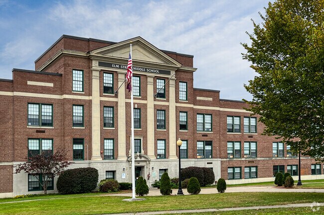 Located in the Nashua neighborhood, the Elm Street Middle School serves surrounding communities.
