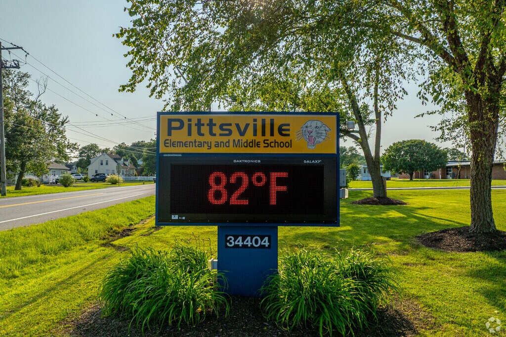Pittsville Elementary/Middle School has 329 students in grades 4-8.