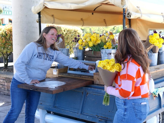 Vintage Blooms offers amazing seasonal flowers for sale in Artondale.