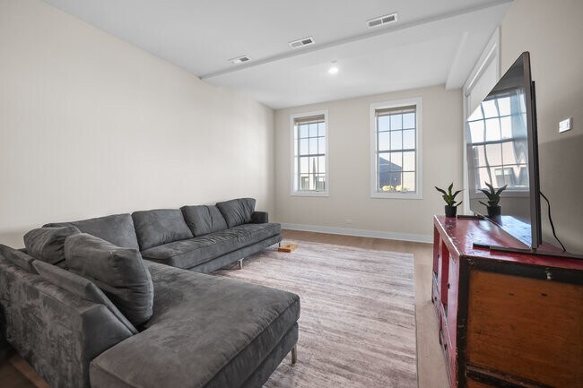 3924 N Lincoln Ave unit 416, Chicago, IL 60613 - photo 3