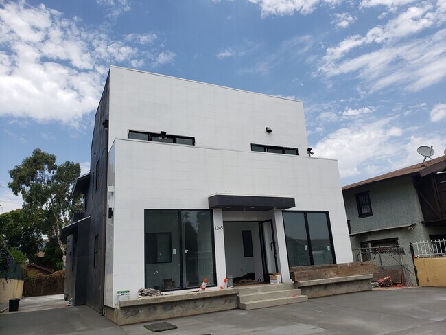 1245 Crenshaw Blvd unit 1247 1/2, Los Angeles, CA 90019 - photo 3