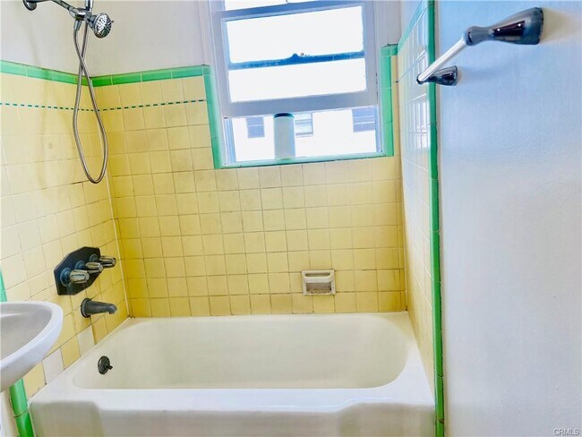 122 Elm Ave unit 11, Long Beach, CA 90802 - photo 4