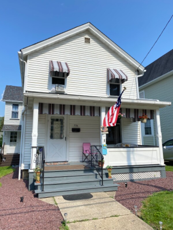 726 Buffalo St, Franklin, PA 16323