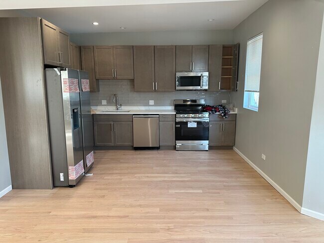 3404 N Lavergne Ave unit 2, Chicago, IL 60641 - photo 3