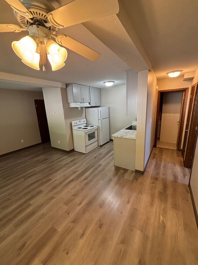 Live at The Oaks of West Saint Paul | Spacious & Comfortable Living, West Saint Paul, MN 55118 - photo 3