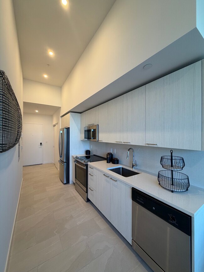 170 NE 23rd St unit T6, Miami, FL 33137 - photo 3