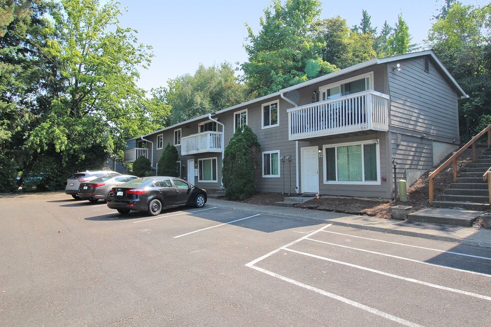 5704 SW Beaverton Hillsdale Hwy unit 8, Portland, OR 97221 - photo 1