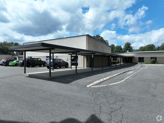 The front entrance of Mountain View School.