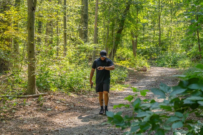 Woodland Park Nature Preserve in nearby Darien offers trails and wildlife viewing.