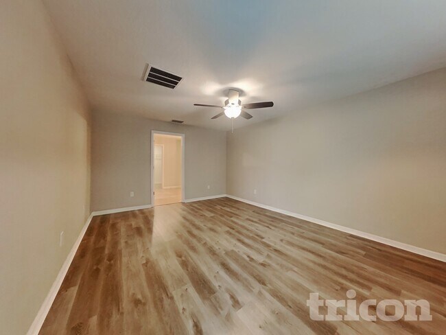 10401 Carloway Hills Dr, Wimauma, FL 33598 - photo 6