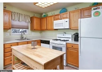 32 Grandview Ave, Pitman, NJ 08071