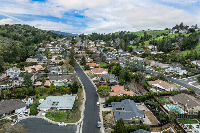 Campolindo offers a peaceful suburban lifestyle with beautiful views of the valley.