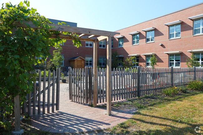 Elementary School is a public school located in Lewiston, ME.