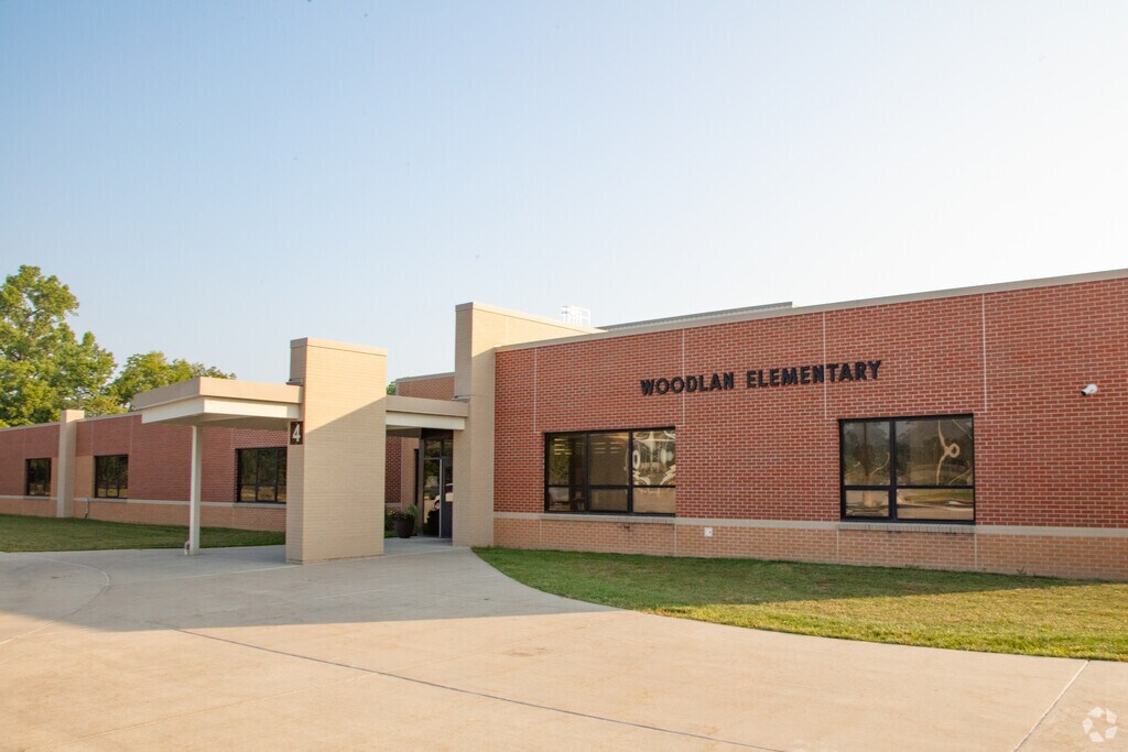 Woodlan Jr/Sr High School building in Outlying Allen County.