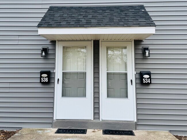 534 Kalmia St unit A - downstairs apt, Warminster, PA 18974 - photo 4