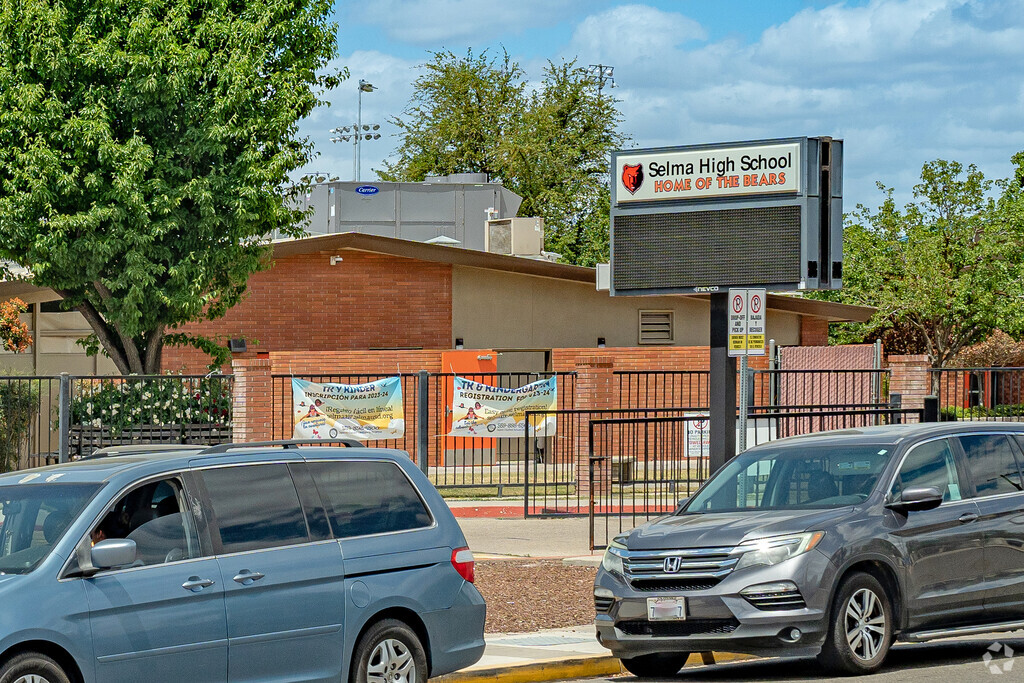 Selma High School serves grades 9-12 in Selma.