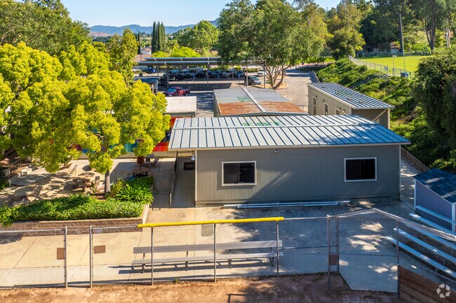 Oak View High School has a student to teacher ratio of 8:1.