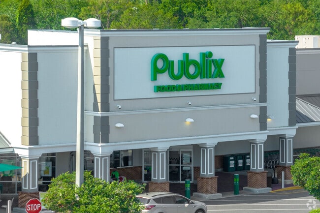 Publix Supermarkets is a Florida institution, and one that Willow Oak residents frequent often for their groceries.