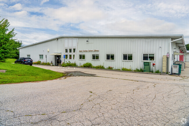 The Janet Carlson Calvert Library is a public and free library in Franklin.