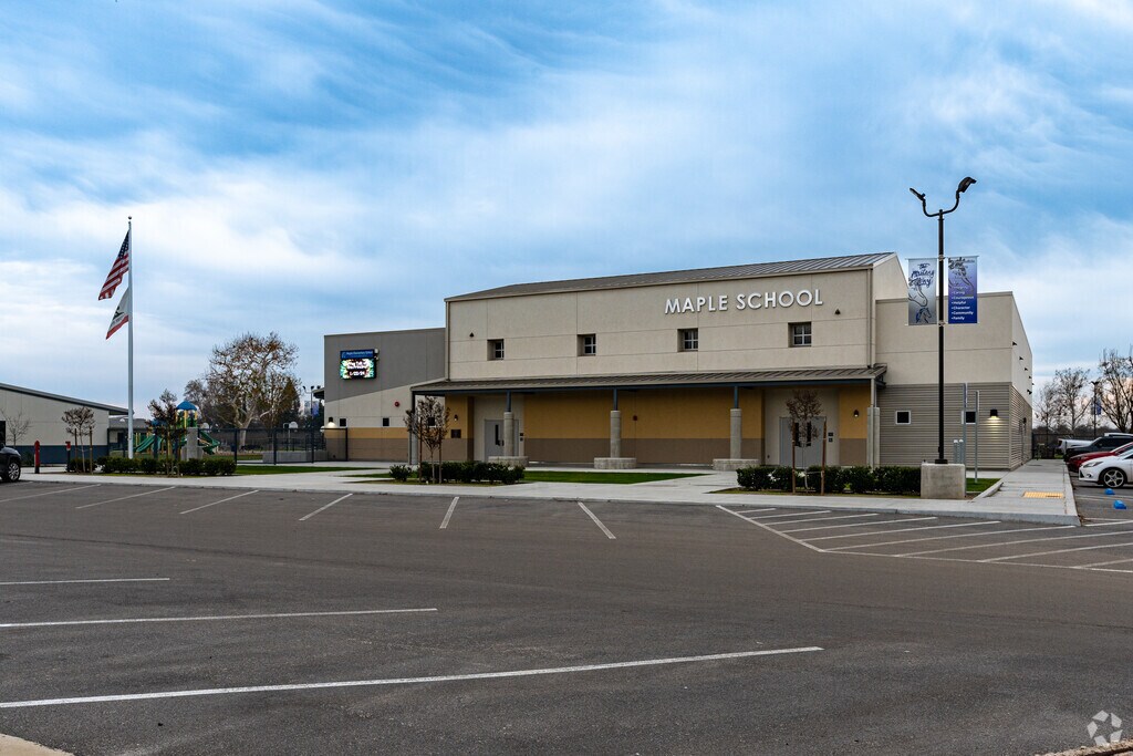 Maple Elementary is locaed in outer Shafter, Ca.