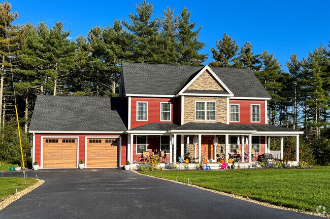 Newly built homes on large lots are found in the Brookline neighborhood.