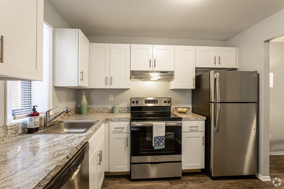 Rivers Bend, Windsor, CT 06095 - photo 1