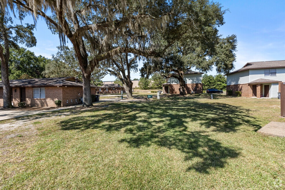 Emerald Cove West, Valparaiso, FL 32580 - photo 1