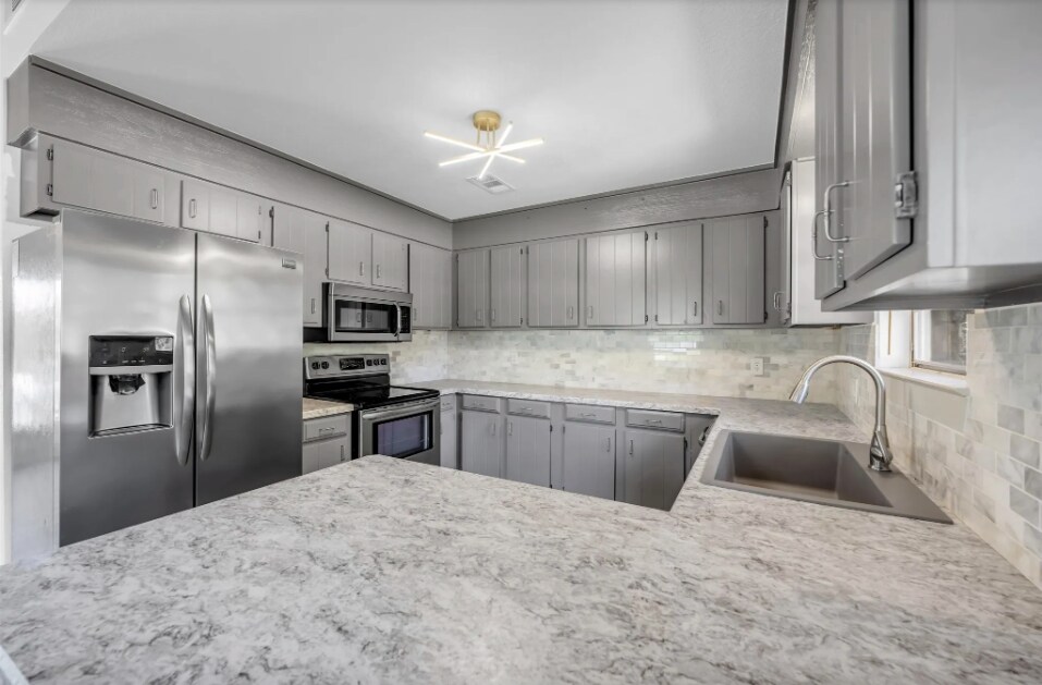 317 Clayton Nolen Dr, Horseshoe Bay, TX 78657