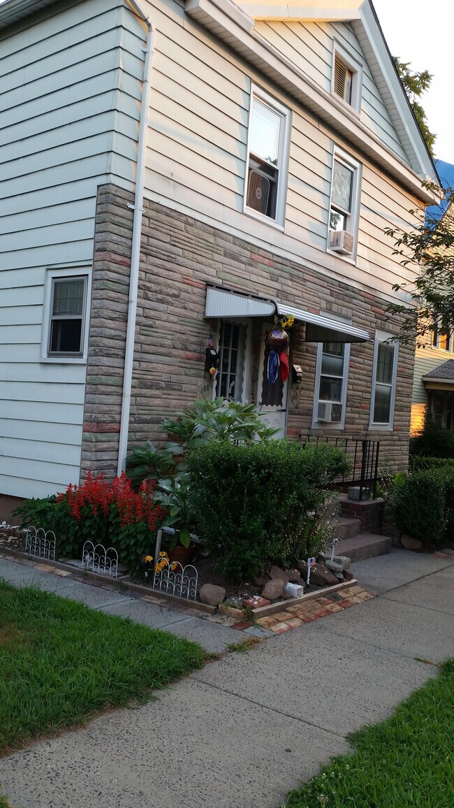 166 College St Unit 166rear, Middletown, CT 06457