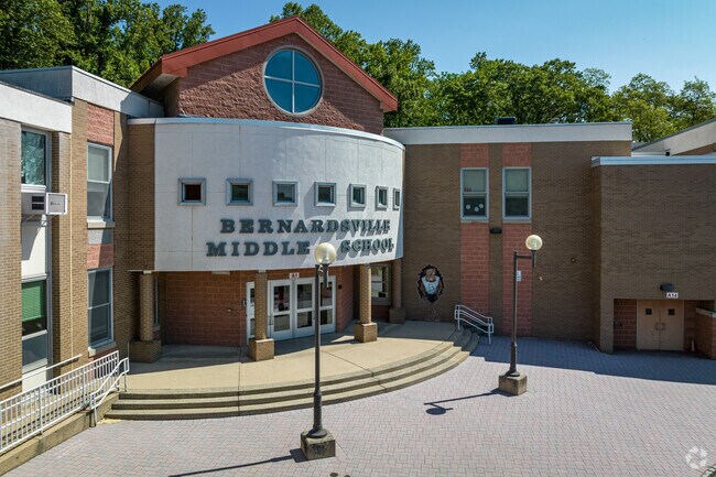 Bernardsville Middle School is a highly rated, public school located in Bernardsville, NJ.