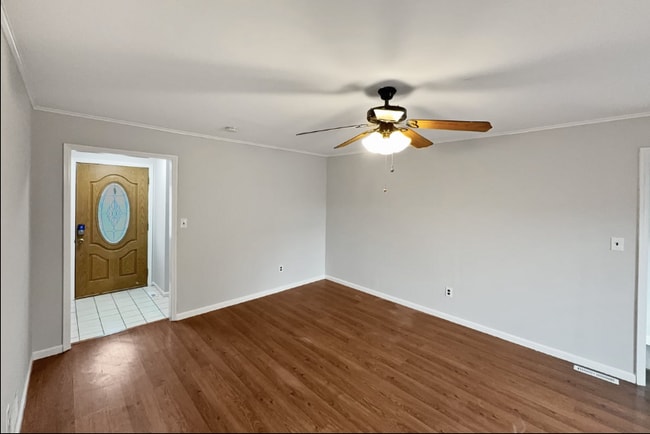 38 Warrenville Rd, Middlesex, NJ 08846 - photo 2